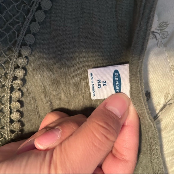 Old Navy Olive Short Sleeve Top - Picture 2 of 3